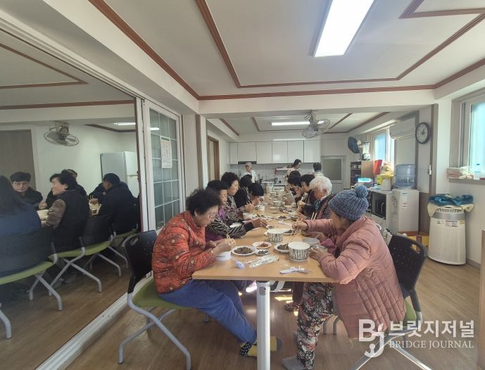 함안군, 경로당 입식 식탁 지원