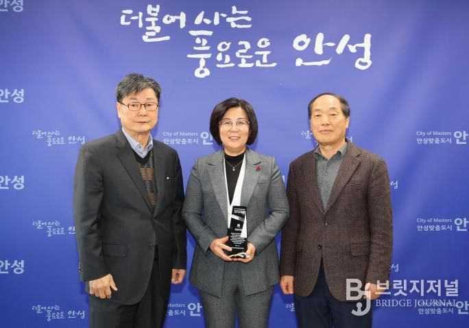 안성시, '복지정보안내도우미 사업' 우수기관 감사패 수여