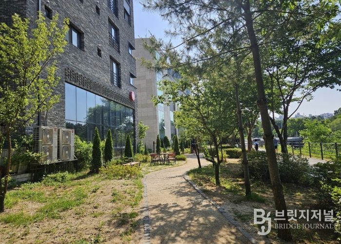 민락천변 쌈지공원 오솔길 및 쉼터