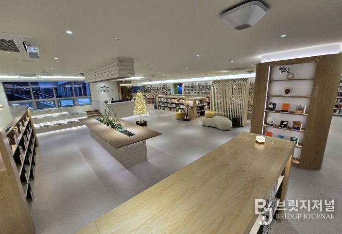 경북교육청, 북카페형 행정자료실 ‘온책마루’ 개관...직원 독서?휴식?소통 강화(책과 사람이 만나는 따뜻한 복합 문화공간으로 재탄생)