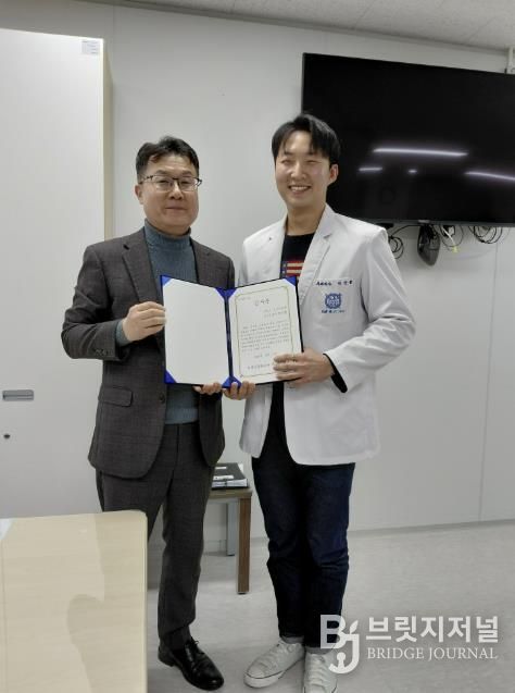 산청군 박건률 공중보건의, 학교 감사장 받아