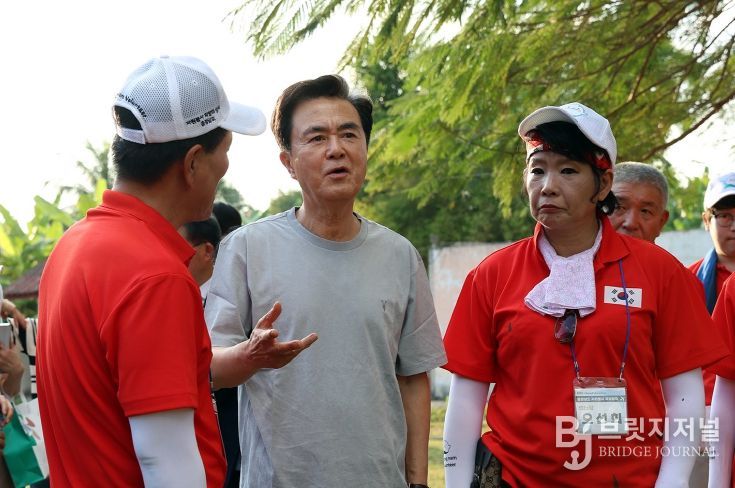 김태흠 지사, 라오스 출장 첫 일정으로 자원봉사 현장 방문