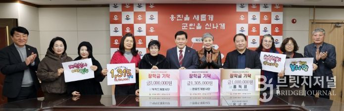 덕적·영흥뜨개봉사단 등 (재)옹진군인재육성재단에 장학금 기탁