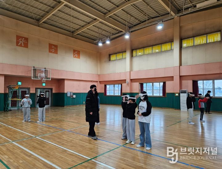 1. 천안시가 19일 신사초등학교에서 찾아가는 화학물질 안전교육을 실시하고 있다.