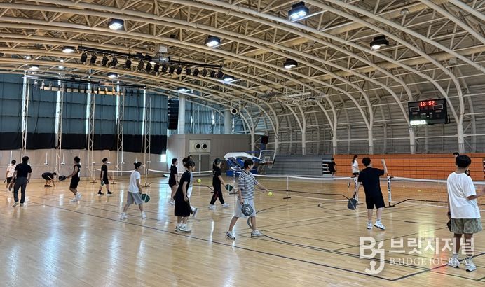 2025년 8월, 서울런 진로캠퍼스(명지전문대) 프로그램으로 대학 교수진 지도하에 스포츠지도사 진로 체험을 진행하고 있다.