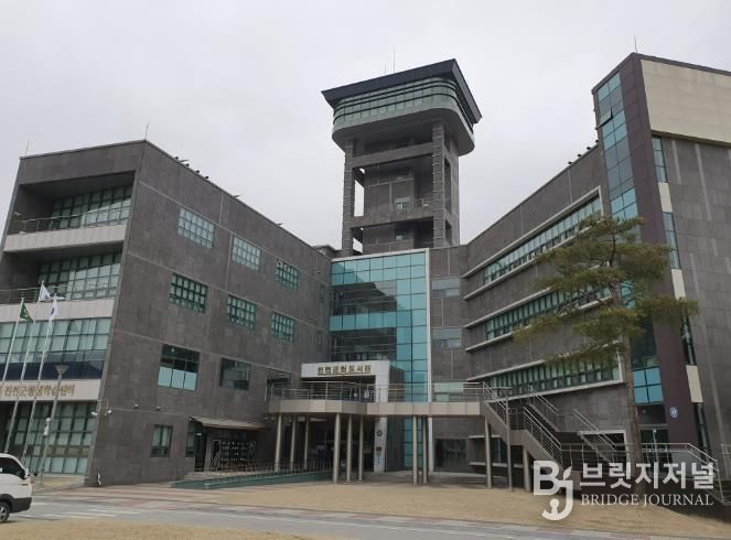 군립도서관 전경