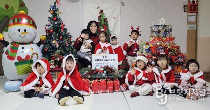 안성시노인복지관, 영세아 전용 리틀파랑새어린이집으로부터 ‘행복나눔 라면트리’ 기부받아