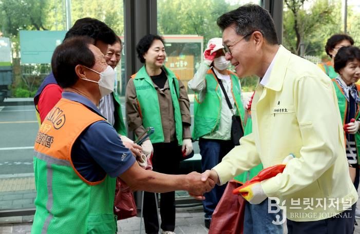 2025 ‘대한민국 새단장’ 대청소 캠페인 진행한 모습