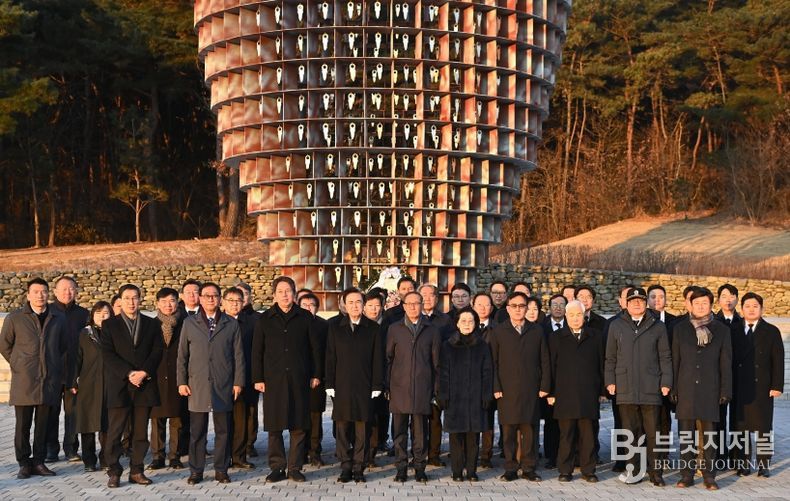 김태흠 지사, 병오년 맞아 신년 참배