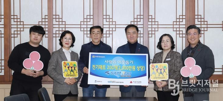 왼쪽부터 삼우보호작업장 박세호 대리, 이기란 팀장, 박동신 시설장, 평택시 정장선 시장, 김현순 장애인복지과장, 평택행복나눔본부 황성식 나눔국장