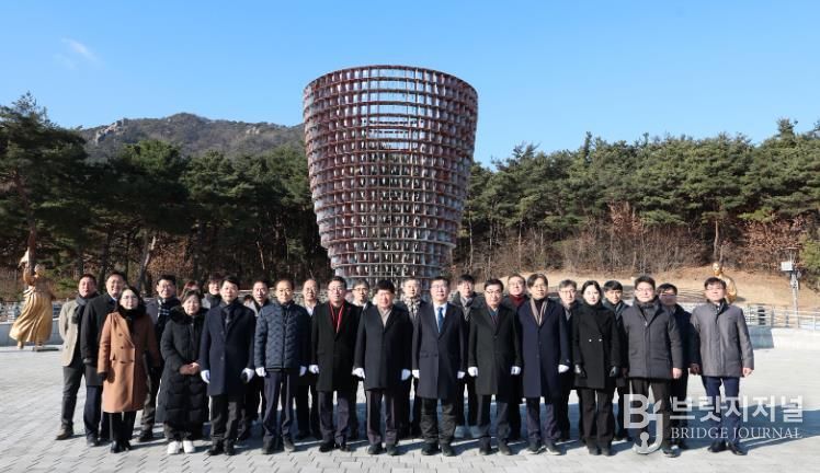 충남도의회, 충혼탑 참배로 병오년 시작