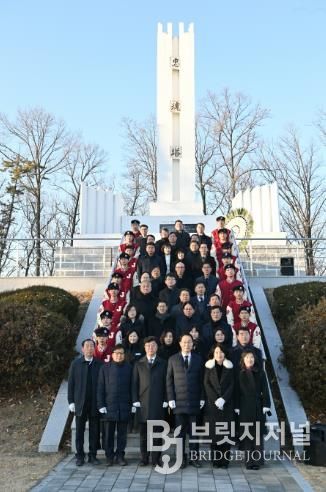 경북교육청, 충혼탑 참배와 새해 다짐식으로 2026년 힘찬 출발!