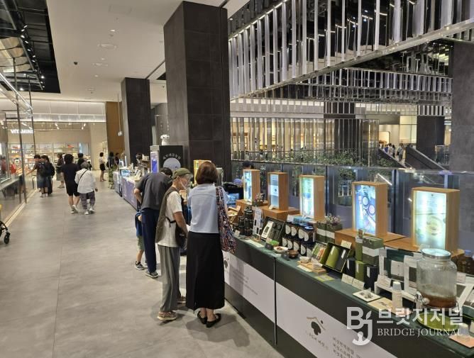 용인특례시 농산물종합가공지원센터는 지난해 센터 농식품 창업보육기업과 대형백화점을 연계한 팝업스토어 판매 지원사업을 진행했다.