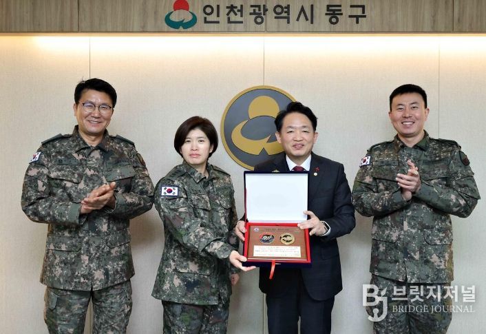 육군지상작전사령관, 동구에 감사패 전달