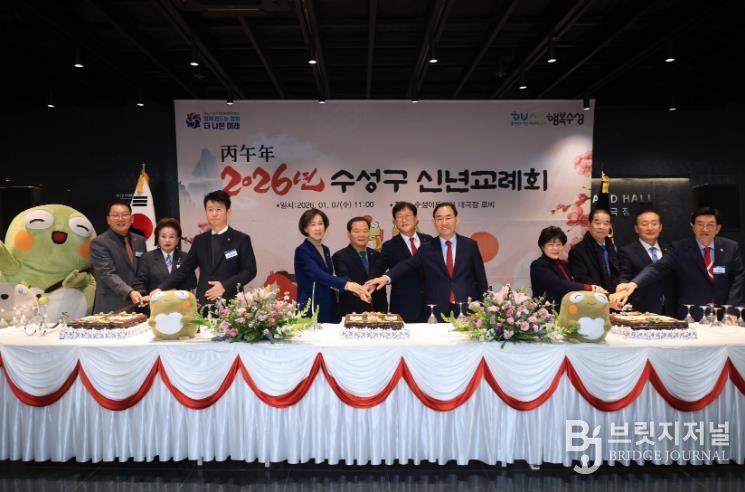 민주평화통일자문회의 대구수성구협의회(협의회장 박원식)는 지난 7일 수성아트피아 대극장 로비에서 ‘2026년 병오년 신년맞이 수성구 신년교례회’를 개최했다.