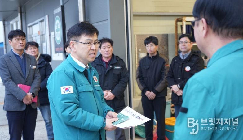 9일 신필승 서산시 부시장이 도로시설관리소를 방문해 겨울철 제설 대책을 점검했다.