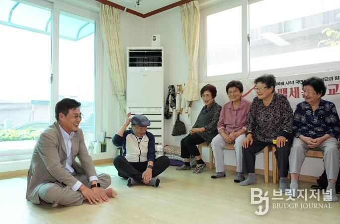 이화경로당을 방문한 정문헌 구청장