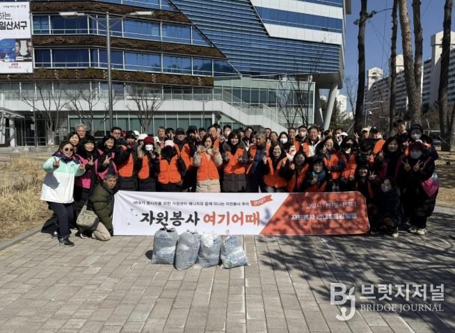 자원봉사 여기어때 참여자 단체 사진