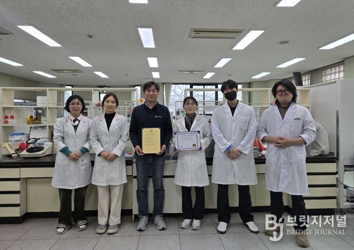 사천시시설관리공단 수질 분석 절차 시스템 신뢰성 공식 인정-홍관표 환경시설1팀장 외 실험실 직원들