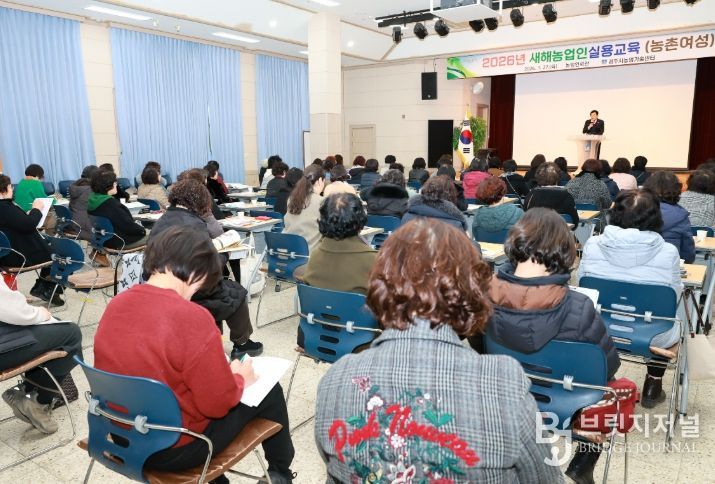 주낙영 경주시장이 농업기술센터 농업인회관에서 열린 2026년 새해농업인 실용교육(농촌여성 과정)에서 인사말을 하고 있다