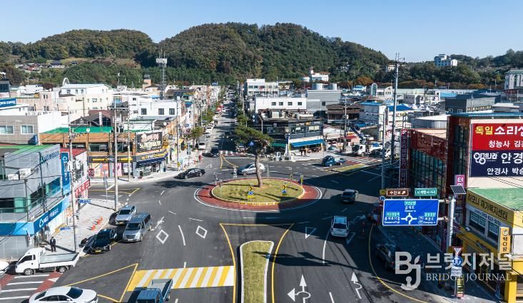 괴산읍 동부리 시계탑사거리 회전교차로