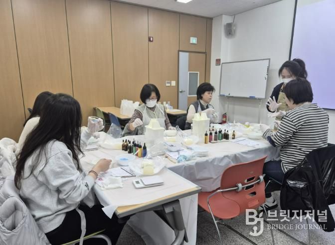 함안군립 칠원도서관 2월 일일 강좌 '입욕제 만들기' 성료