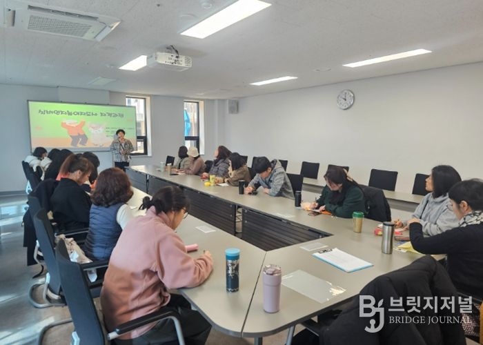 거제시립장승포도서관 '실버인지놀이지도사'과정 성황리 종료