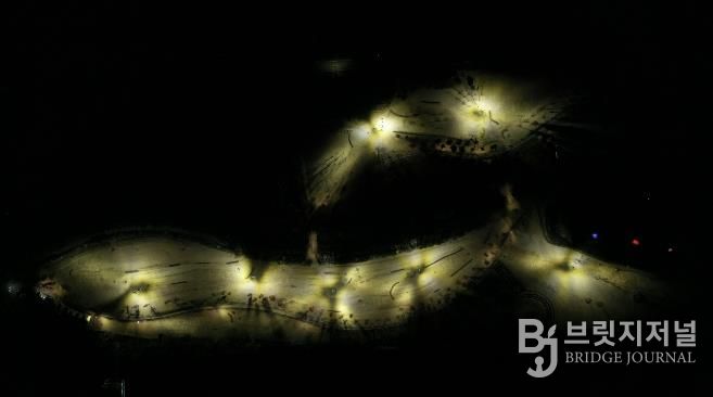 화천지역 파크골프장에 조명시설이 대폭 확대 설치된다. 사진은 야간 운영 중인 하남면 거례리 산천어 파크골프장 제1구장 전경