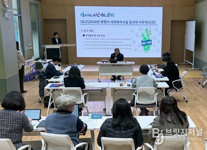 지난 24일 뉴타운골목상점상인회 대상 메뉴개발 특화 지원사업 참여 점포에서 개발한 메뉴의 완성도를 점검하는 시식회를 진행하고 있다.