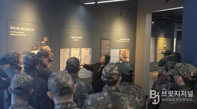 박진전쟁기념관에서 군인 대상 맞춤형 교육프로그램을 진행하고 있다.