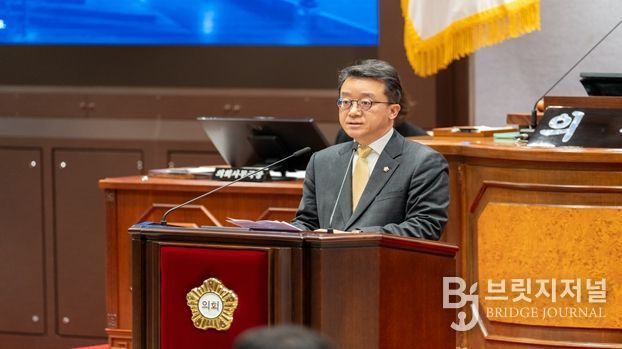 강남구의회 윤석민 의원이 제332회 임시회 제2차 본회의에서 5분 자유발언을 하고 있다.