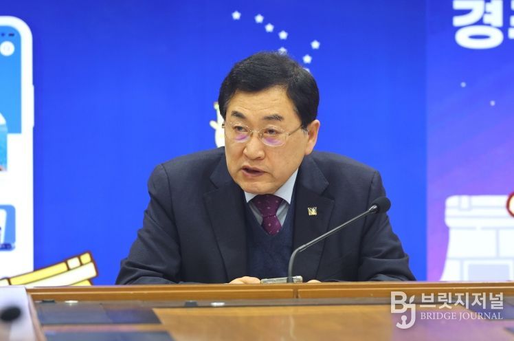 주낙영 경주시장이 3일 시청 영상회의실에서 열린 국·소·본부장회의에서 주요 현안사업에 대해 발언하고 있다.