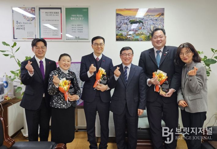 부산 중구, ‘희망2026 나눔캠페인’ 우수기부자 감사패 전달