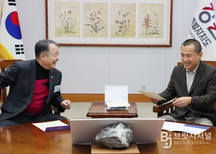 박종훈 춘천문화재단 이사장, 강원인재육성 장학금 기탁