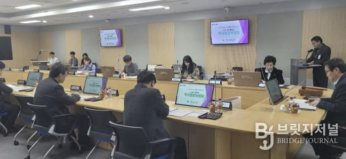 용인특례시는 '2026년 제1회 적극행정위원회'를 개최해 적극행정 우수사례를 선정했다