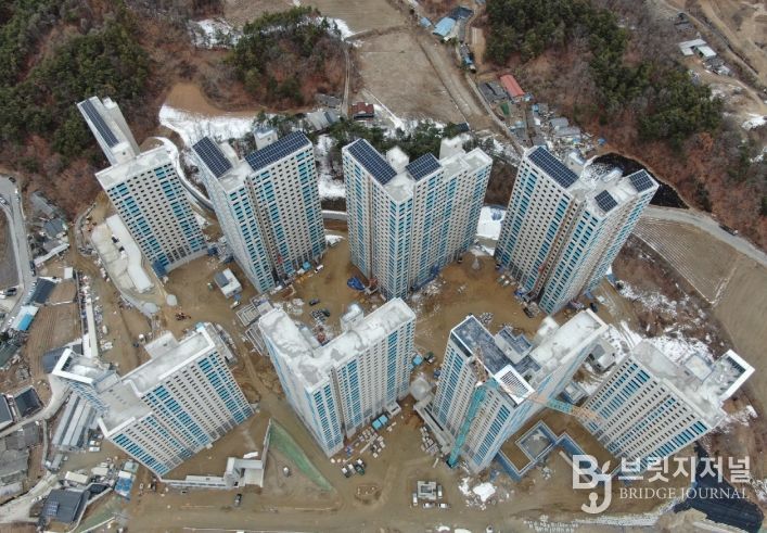 영주시는 상망지구 공동주택 신축공사 현장을 대상으로 품질검수 및 현장 점검을 실시했다(상망지구 공동주택 신축공사 현장 항공사진)