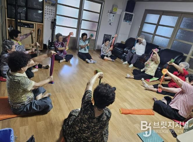 산청군보건의료원, 어르신 대상‘건강걷기 운동교실’ 운영