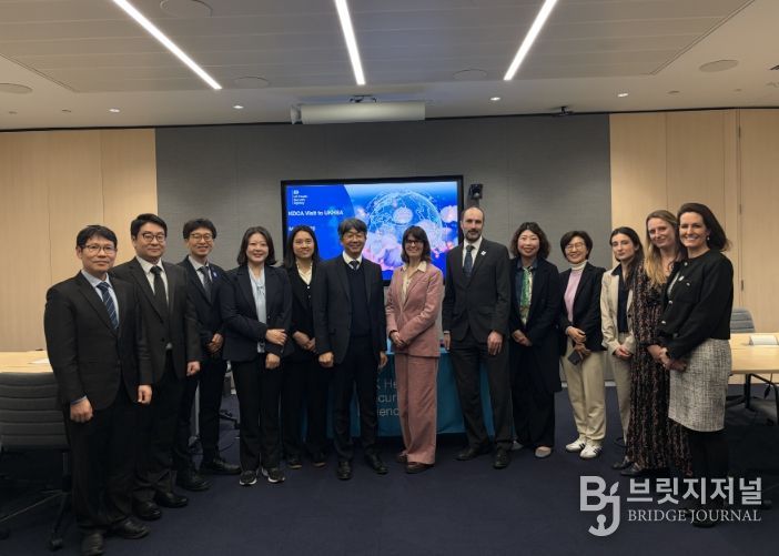 질병관리청-UKHSA(가운데 임승관 질병관리청장과 수잔 홉킨스 UKHSA 청장)