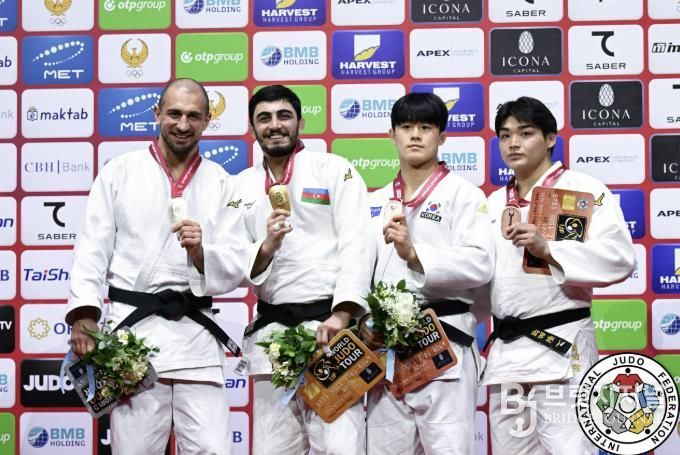 오른쪽에서 두 번째 김종훈