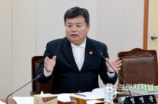 정영균 도의원 질의 모습