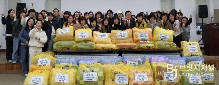 지난해 영천지역자활센터에서 추진한 행복뽀송 맞춤형 이불빨래 지원사업 기념촬영