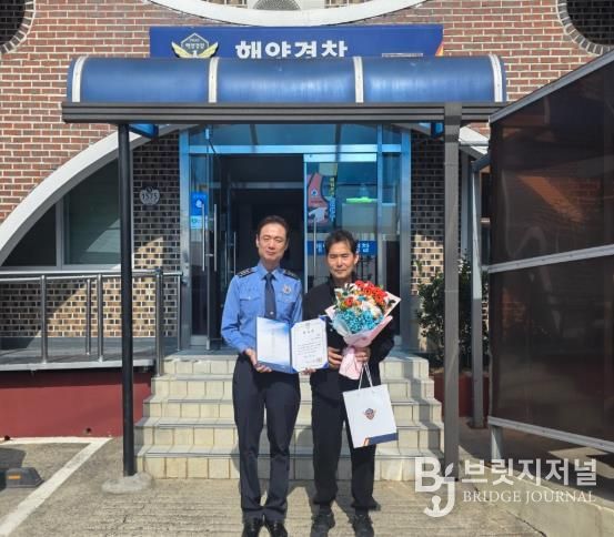 김천권 선장과 완도해경의 모습