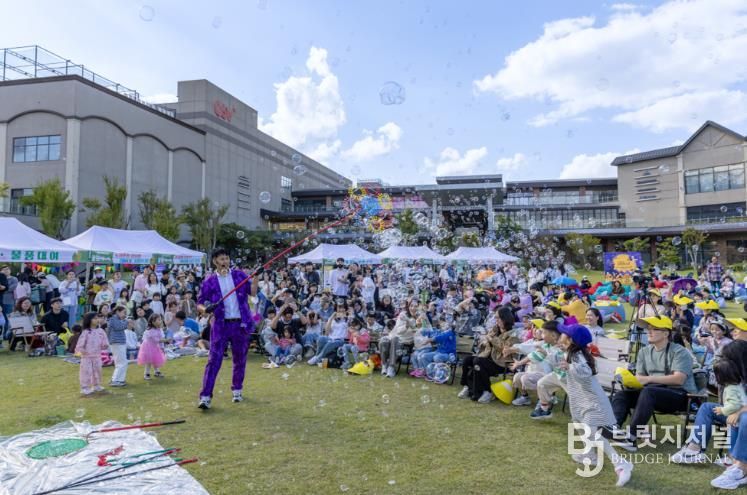 도서관 밖으로 나온 책,시민의 일상 속으로 도서관과(야외도서관 행사사진).