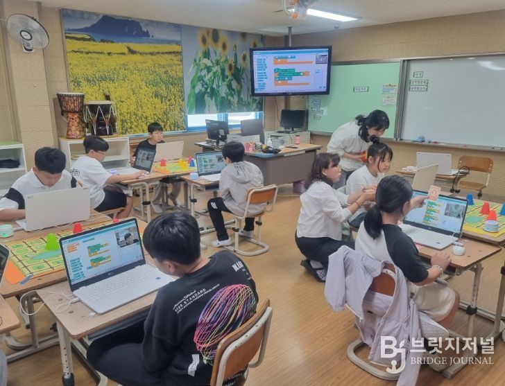 곡성군미래교육재단에서 추진하는 창의융합교육에 참여하고 있는 곡성학생들