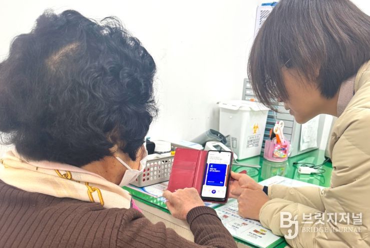 스마트 기기 활용 어르신 맞춤 건강관리 지원