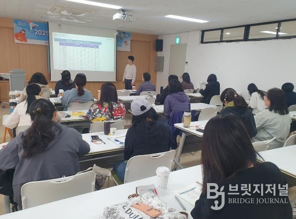 학부모 대상 진로·입시 특강 진행 모습