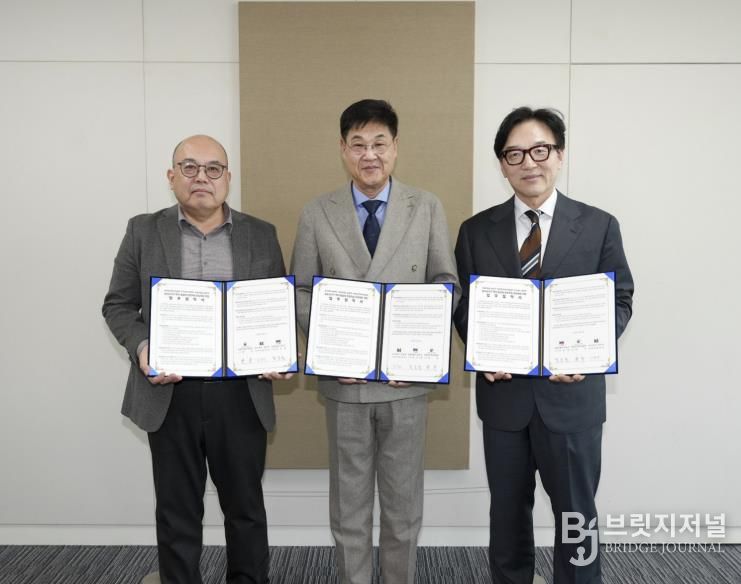 (왼쪽부터)윤태식 kt Brand 전략실장, 정문헌 종로구청장, 한수 대한민국역사박물관장