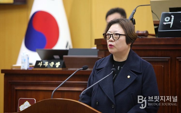 서산시의회 가선숙 의원이 3월 10일(화) 열린 제312회 서산시의회 임시회 제1차 본회의에서 ‘재생에너지법 개정에 따른 태양광 이격거리 제도 선제적 정비 대응 촉구’를 주제로 5분 자유발언을 진행했다.