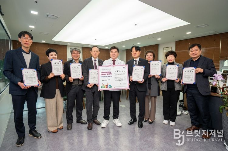 이필형 구청장과 간부진이 참여한 분리배출 실천 서약