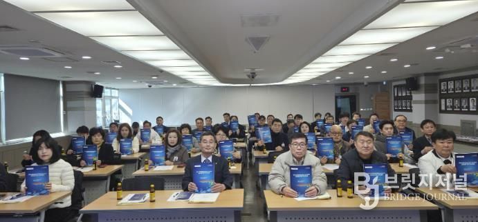 회의 후 기념사진 촬영